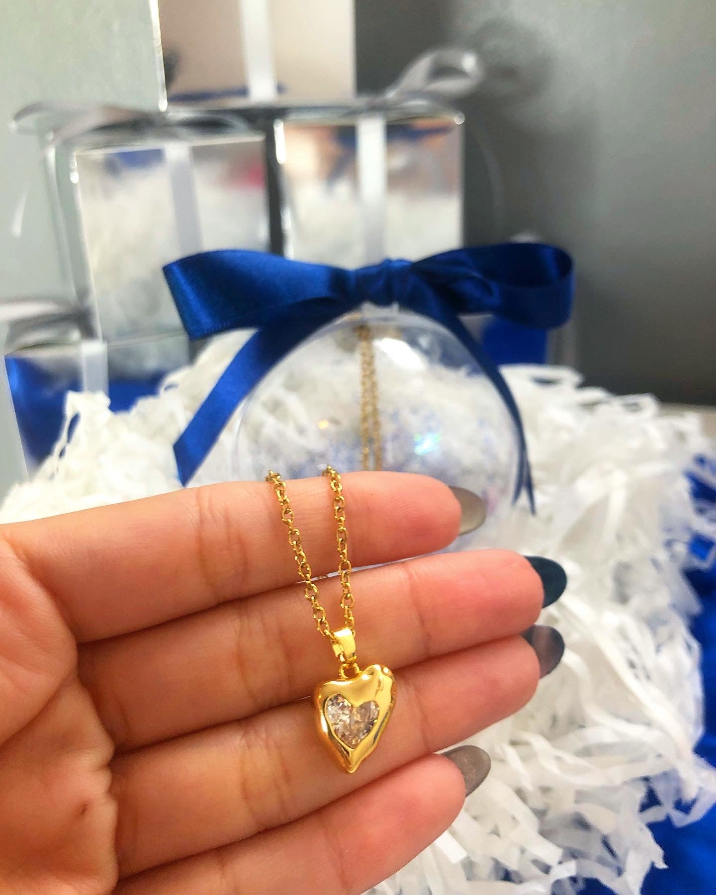 SNOWGLOBE with heart necklace