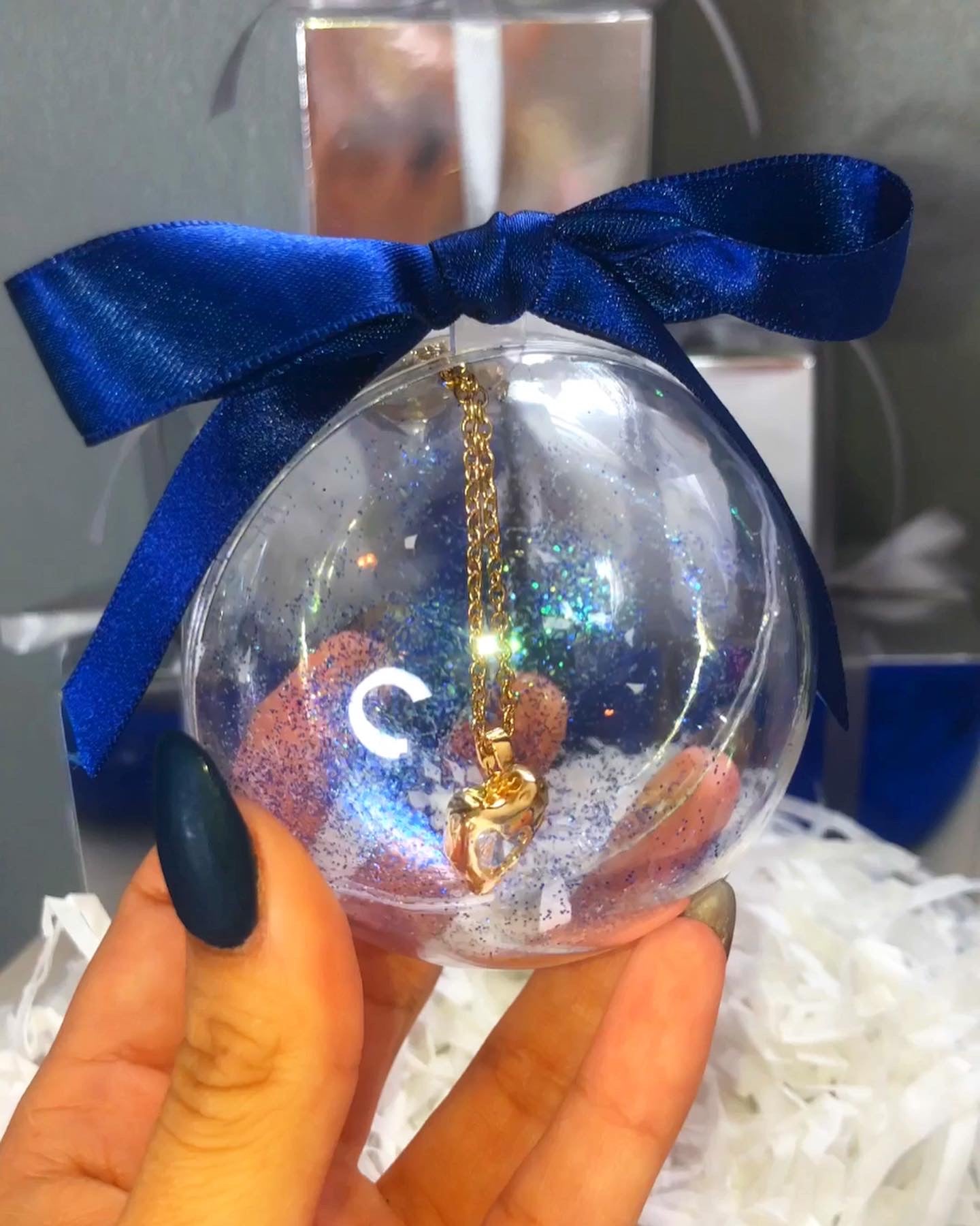 SNOWGLOBE with heart necklace