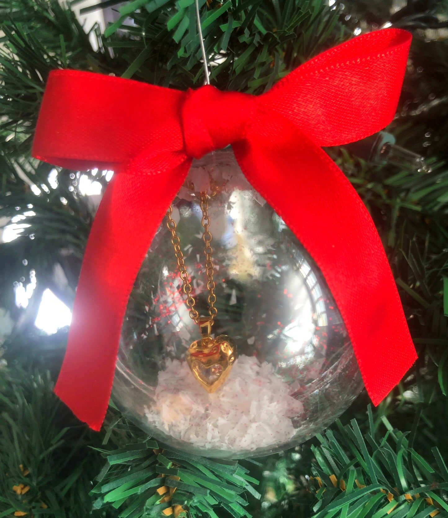 SNOWGLOBE with heart necklace